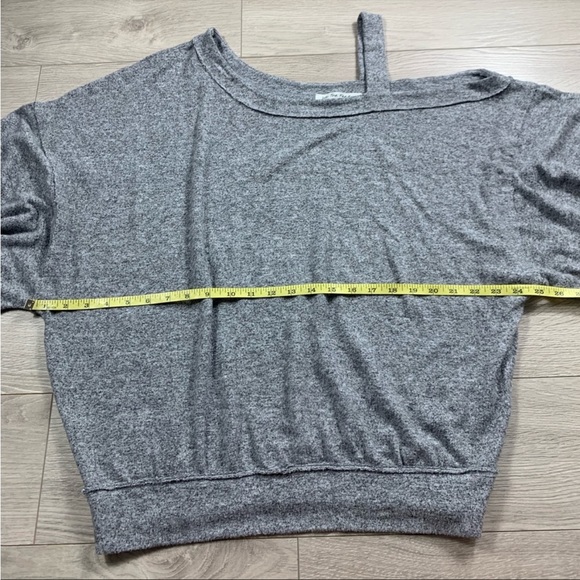 Free People Flaunt It Cold Shoulder Baloon Sleeve Long Sleeve Sweater Top - Picture 9 of 10